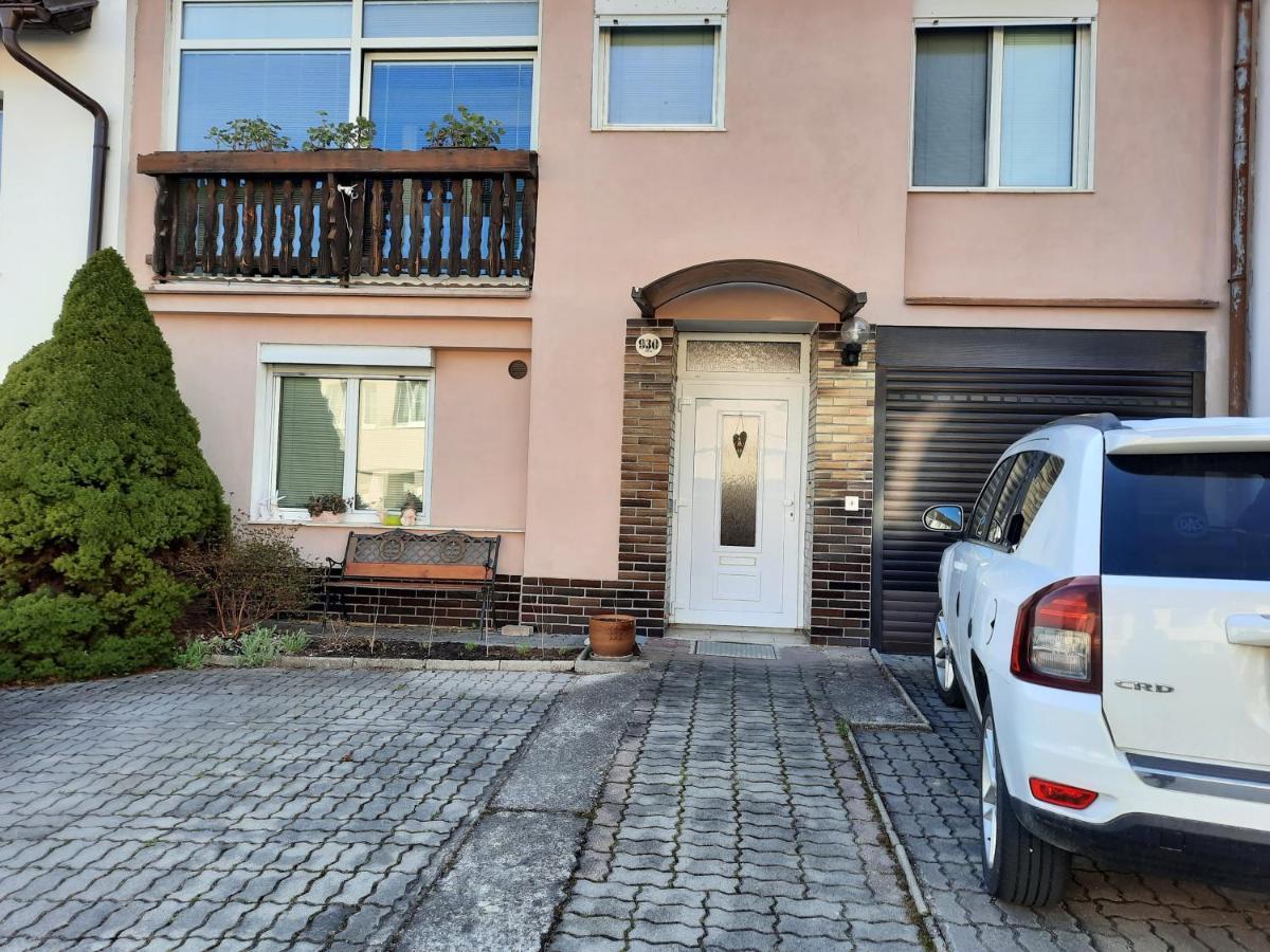 Apartman Polni 930 Apartment Hluboka nad Vltavou Exterior photo
