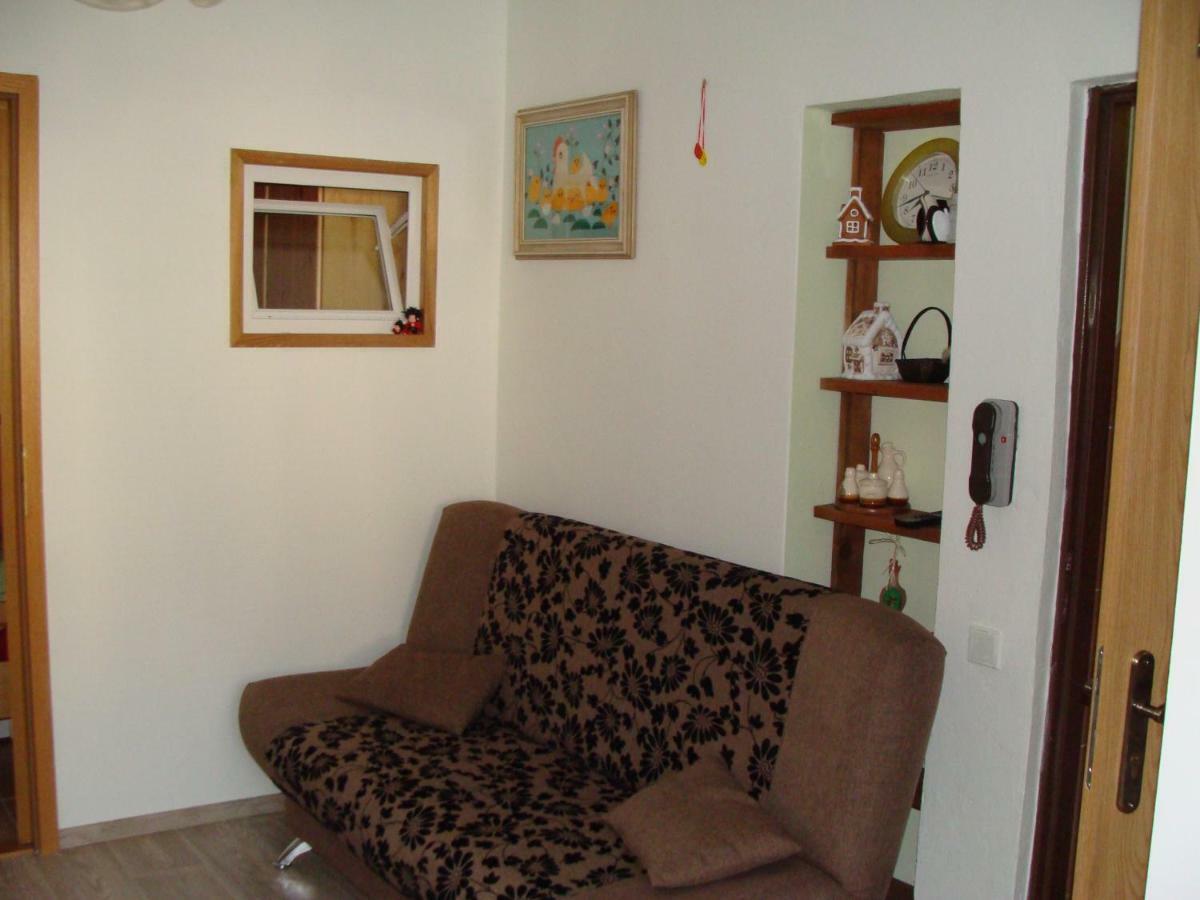 Apartman Polni 930 Apartment Hluboka nad Vltavou Exterior photo